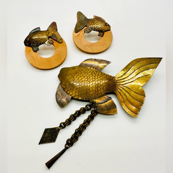 Vintage Brooch set of brass figural koi fish - Picture 11 of 11